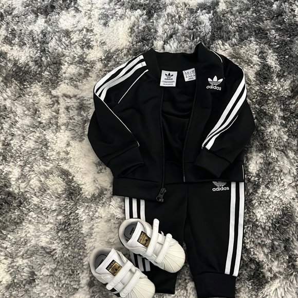 Adidas jogging suit and shoes. Size 3-6 months. Shoes 3k crib shoes - Picture 1 of 8